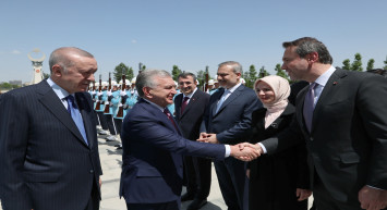 Cumhurbaşkanı Erdoğan, Özbekistan Cumhurbaşkanı Mirziyoyev'i resmi törenle karşıladı