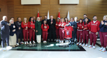 Cumhurbaşkanı Erdoğan, Paralimpik Takımı'nı Kabul Etti