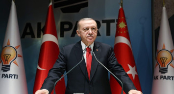 Cumhurbaşkanı Erdoğan partililere teker teker açıkladı: AK Parti’de yeni vizyon belirlendi