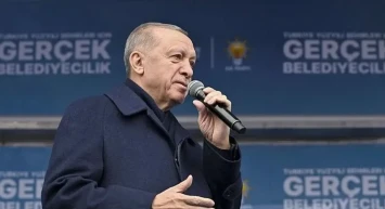 Cumhurbaşkanı Erdoğan, Rize'de coşkulu kalabalığa seslendi: "Birlik içinde Türkiye'yi esir almalarına izin vermedik!"