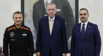 Cumhurbaşkanı Erdoğan, Türkiye'nin ilk astronotu Alper Gezeravcı'yı kabul etti: Saat hediye edildi!