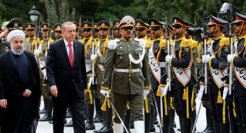 Cumhurbaşkanı Erdoğan'a İran ziyaretinde resmi törenle karşılama