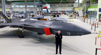 Cumhurbaşkanı Erdoğan’dan Kızılelma paylaşımı: Yerli teknolojilerin önünde fotoğraf çektirdi