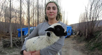 Cumhurbaşkanı Erdoğan'ın ortaklık teklif ettiği genç kadın çiftçi başarısı ile örnek oluyor