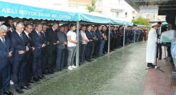 Cumhurbaşkanı Recep Tayyip Erdoğan, Niğde'de kazada hayatını kaybeden Sude Akkuş'un cenaze törenine katıldı