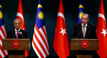 Cumhurbaşkanlığı Külliyesi'nde, Cumhurbaşkanı Recep Tayyip Erdoğan ile Malezya Başbakanı Sabri Yakub bir araya geldi! İki ülke arasında 7 anlaşmaya imza atıldı!