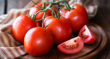 Çürüyen domatesleri çöpe atma devri sona eriyor! Bu 4 kolay yöntemle domateslerinizi çürütmeden saklayabileceksiniz