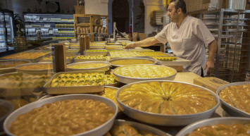 Damakları çatlatan "Antep baklavası"nın ustaları ramazan için hazırlar!