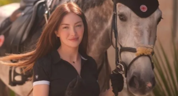 Danla aradığı aşkı at çiftliğinde buldu!