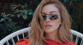 Danla Bilic Sevgilisi İle Kucak Kucağa Fotoğraf Paylaştı!