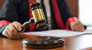 Davanın böylesi görülmedi: Ter koktuğu ve cimri olduğu için boşanmak istiyor