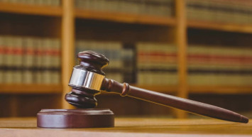 Dayakçı eşini koruyan kadınları ilgilendiriyor: Yargıtay emsal kararı duyurdu