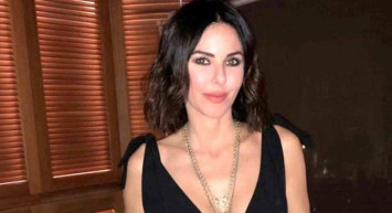 Defne Samyeli'nin siyah elbisesi olay oldu! Sahne kıyafetiyle mest etti