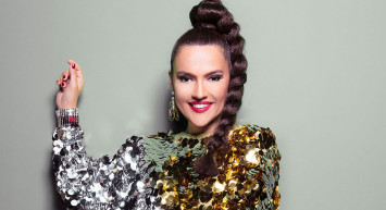 Demet Akalın’dan yabancı fenomenin paylaştığı cesur pozlara ağza alınmayacak sözler! Takipçileri Akalın'a tepki dolu mesajlar yağdırdı