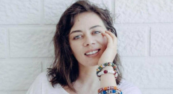 Demet Evgar havuz pozlarını paylaştı! Bebeklerini kucağına almaya gün sayan Demet Evgar havuzun tadını çıkardı