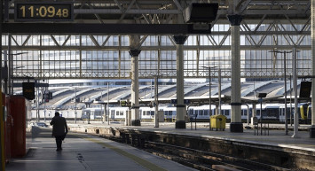 Demir yolu işçilerinin grevi: 310 tren seferi iptal edildi