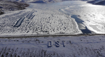 Demirözü Barajı buz tuttu
