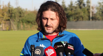 Denizlispor'un Yeni Teknik Direktörü Fatih Tekke İlk Antrenmanının Ardından Açıklamalarda Bulundu