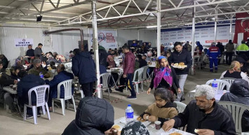 Deprem bölgesi Ramazan’a merhaba dedi: İlk sahur konteyner ve çadır kentte yapıldı