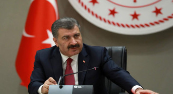 Deprem bölgesinde korkutan anlar: Bakan Koca’nın yanında kor patladı