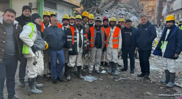 Deprem bölgesinde madencilerin mücadelesi sürüyor