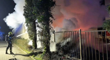 Deprem bölgesine gidecek yardımları kundakladılar: Türk bayrağını ateşe attılar