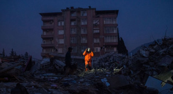 Deprem soruşturmaları devam ediyor: 13 kişi tutuklandı