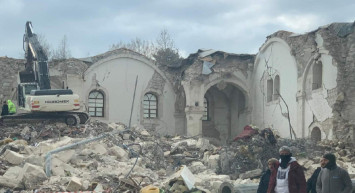 Deprem tarihi yapıları vurdu: Ulu Cami sarsıntıya dayanamadı