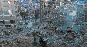 Deprem uzmanından korkutan Marmara uyarısı: ‘Çürük zeminler ufak depremlerde bile sallandı’