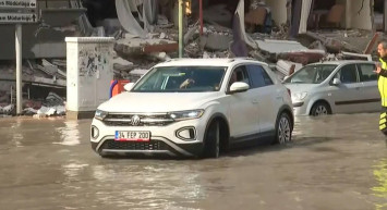 Depremin ardından sular yükseldi: 200 metre iç kısımlara doğru ilerledi