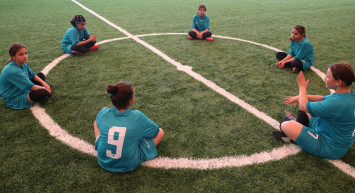 Depremzede kız çocukları futbol turnuvasına katıldılar!