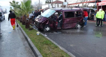 Depremzedelere yardıma gitmek için yola çıkan itfaiye aracı kaza yaptı