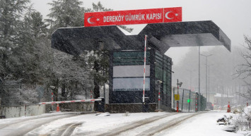 Dereköy Sınır Kapısı kar yağışından dolayı göz gözü görmüyor!