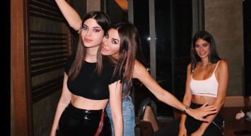 Derin Talu Bacak Dekolteli Elbisesiyle Annesi Defne Samyeli’ni Gölgede Bıraktı!