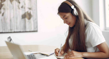 Ders çalışırken hangi müzikler dinlenir? Motivasyon ve konsantrasyon arttıran ders müzikleri