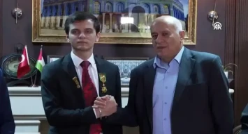 Destek ve onur: Akyüz'e verilen 'Kudüs Nişanı' spor arenasında siyasi tartışmayı alevlendirdi