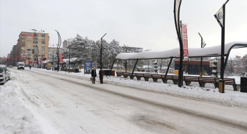 Diyarbakır ve Çevresindeki Illerde Kar Yağışı Etkili Olmaya Devam Ediyor