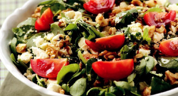 Diyet listelerinin bir numarası lor peynirli semizotu salatası nasıl yapılır, malzemeler nelerdir? Tadı damağınızda kalacak salata tarifi