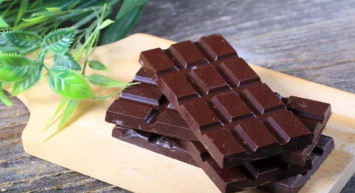 Diyette bitter çikolata kullanımı? Ne kadar kullanmalı? Bitter çikolata diyette kullanılır mı? Hangi bitter çikolata daha iyi? Bitter çikolata kalori hesaplama