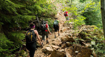 Doğa yürüyüşünün sonu istenilen gibi olmadı! Mahsur kaldıkları yerde 1 kişi hayatını kaybetti