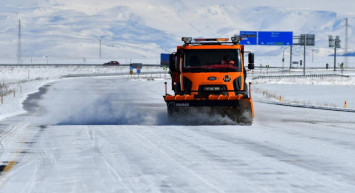Doğu Anadolu’da kar savaşı devam ediyor: 1444 yerleşim birimine ulaşılamıyor