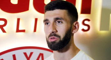 Doğukan Sinik Avrupa’ya transferinin zamanında gerçekleştiğini Hull City’de başarılı olmayı hedeflediğini söyledi