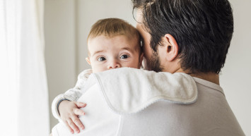 Doğum sonrasında babaların da yolu depresyondan geçiyor!
