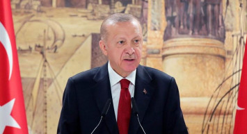 Dolmabahçe Sarayı’nda sanatçılarla bir araya gelen Cumhurbaşkanı Erdoğan önemli açıklamalarda bulundu