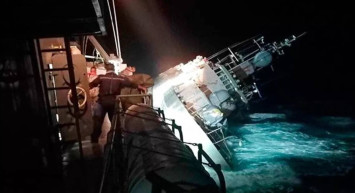 Donanmaya ait gemi battı: 31 denizci kayıp