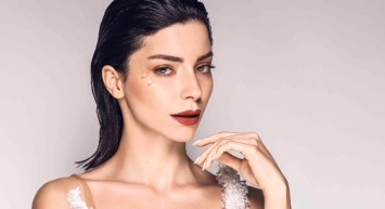 Dört Yıldır Ekranlarda Yer Alamayan Oyuncu Merve Boluğur Şarkıcılığa Soyundu!