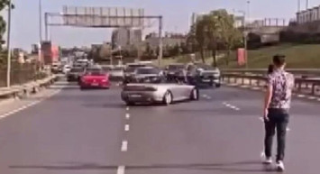 Drift attı ehliyetinden oldu! Düğün konvoyu 9.125 TL ile bitti