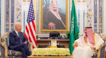 Dünya bu buluşmayı konuşuyor! ABD Başkanı ve Suudi Arabistan Kralı Selman bir araya geldi!