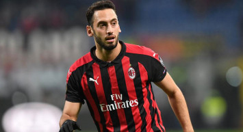 Dünya Devleriyle Anılan Hakan Çalhanoğlu'ndan Galatasaray'a Mesaj