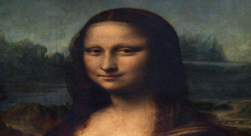 Dünya şokta! Mona Lisa tablosuna pastalı saldırı! Kadın kılığına giren saldırganın sözleri dikkat çekti